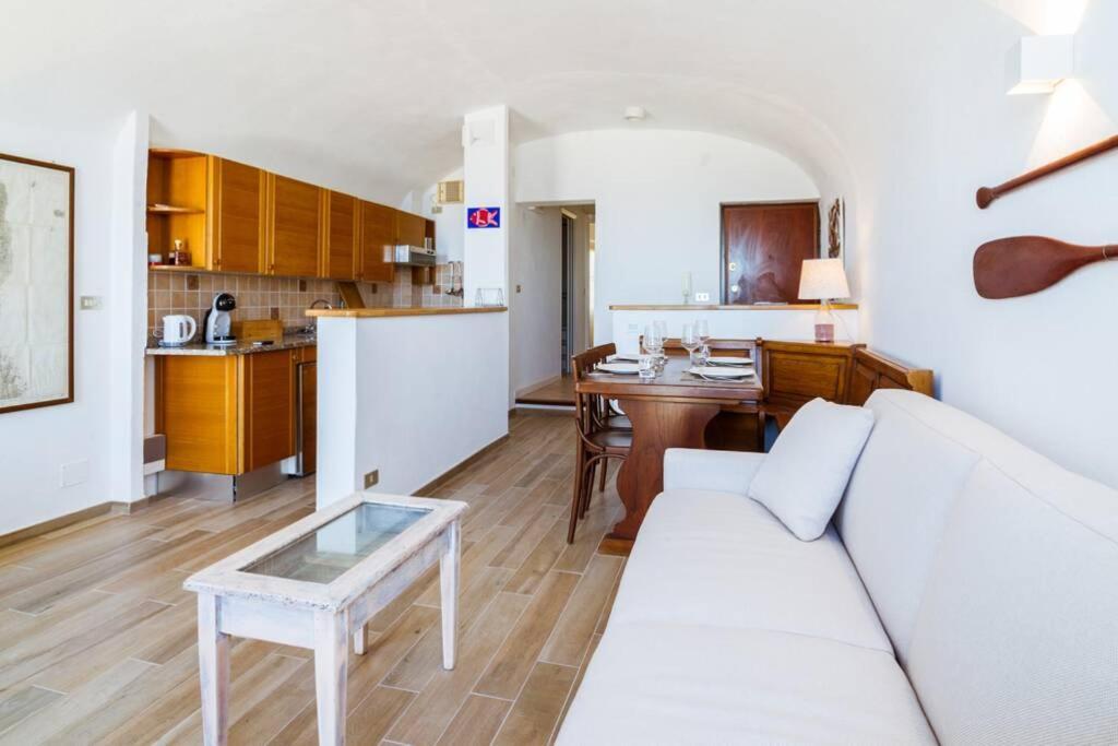Casa Del Subacqueo. Amazing Terrace With Sea View. Wi-fi Bordighera